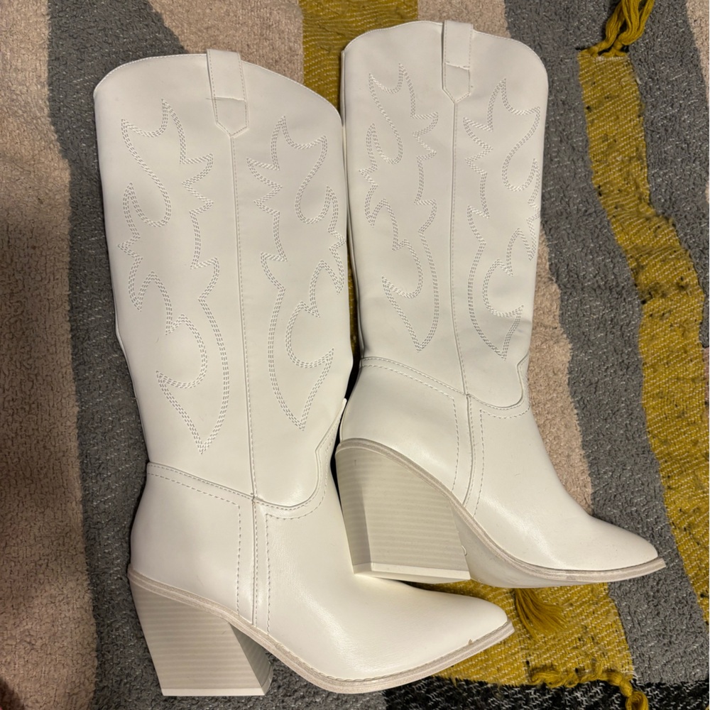 NWOT white cowboy boot